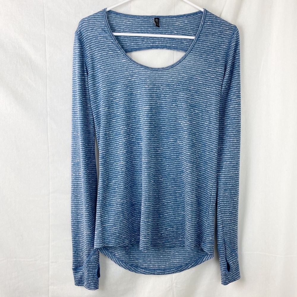 ONZIE blue textured keyhole back long sleeve top